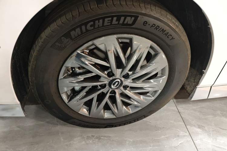 Used GAC Trumpchi Xiangwang M8 2025 Kunkun Series Ultra First-Class Cabin Left Front Wheel Hub