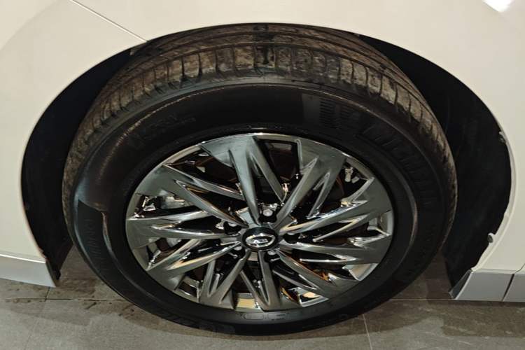 Used GAC Trumpchi Xiangwang M8 2025 Kunkun Series Ultra First-Class Cabin Left Front Wheel Hub