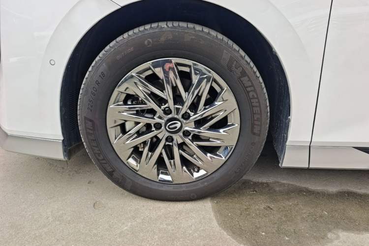 Used GAC Trumpchi Xiangwang M8 2025 Kunkun Series Ultra First-Class Cabin Left Front Wheel Hub