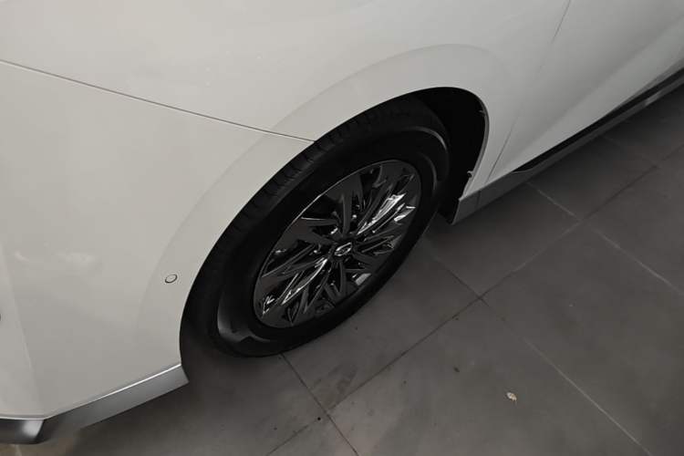 Used GAC Trumpchi Xiangwang M8 2025 Kunkun Series Ultra First-Class Cabin Left Front Wheel Hub