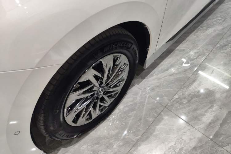 Used GAC Trumpchi Xiangwang M8 2025 Kunkun Series Ultra First-Class Cabin Left Front Wheel Hub