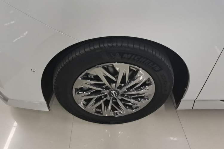 Used GAC Trumpchi Xiangwang M8 2025 Kunkun Series Ultra First-Class Cabin Left Front Wheel Hub