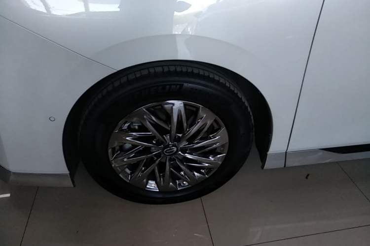 Used GAC Trumpchi Xiangwang M8 2025 Kunkun Series Ultra First-Class Cabin Left Front Wheel Hub