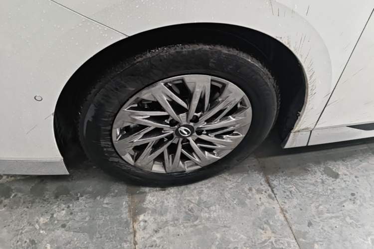 Used GAC Trumpchi Xiangwang M8 2025 Kunkun Series Ultra First-Class Cabin Left Front Wheel Hub