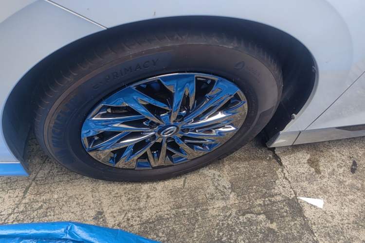 Used GAC Trumpchi Xiangwang M8 2025 Kunkun Series Ultra First-Class Cabin Left Front Wheel Hub