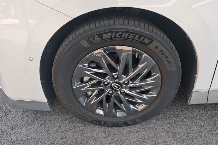 Used GAC Trumpchi Xiangwang M8 2025 Kunkun Series Ultra First-Class Cabin Left Front Wheel Hub