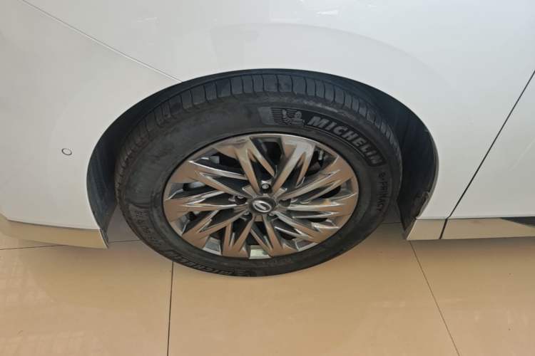 Used GAC Trumpchi Xiangwang M8 2025 Kunkun Series Max Luxury Cabin Left Front Wheel Hub