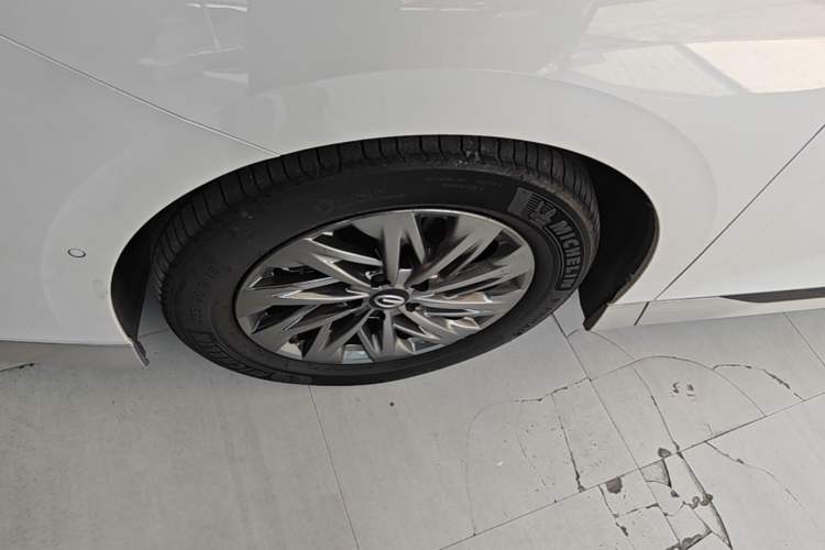 Used GAC Trumpchi Xiangwang M8 2025 Kunkun Series Ultra First-Class Cabin Left Front Wheel Hub