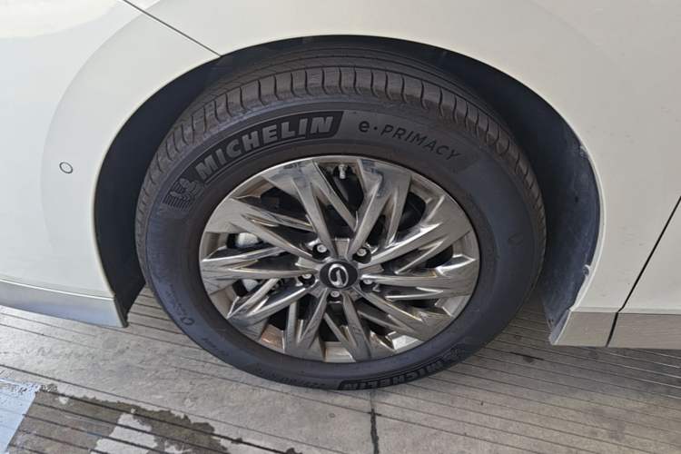 Used GAC Trumpchi Xiangwang M8 2025 Kunkun Series Ultra First-Class Cabin Left Front Wheel Hub