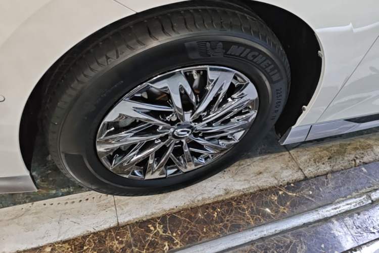 Used GAC Trumpchi Xiangwang M8 2025 Kunkun Series Ultra First-Class Cabin Left Front Wheel Hub