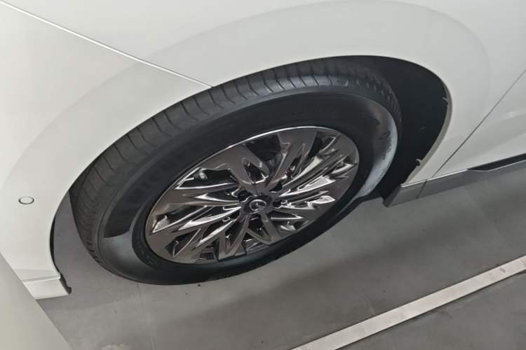 Used GAC Trumpchi Xiangwang M8 2025 Kunkun Series Ultra First-Class Cabin Left Front Wheel Hub