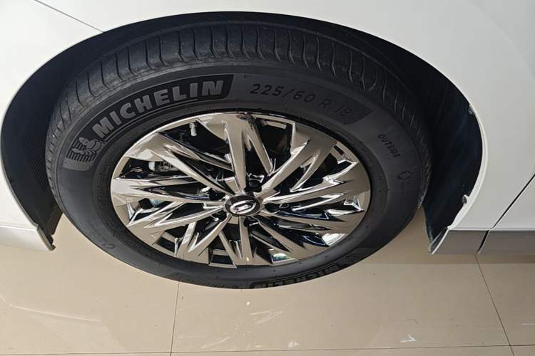 Used GAC Trumpchi Xiangwang M8 2025 Kunkun Series Ultra First-Class Cabin Left Front Wheel Hub