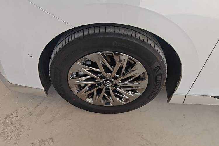 Used GAC Trumpchi Xiangwang M8 2025 Kunkun Series Ultra First-Class Cabin Left Front Wheel Hub