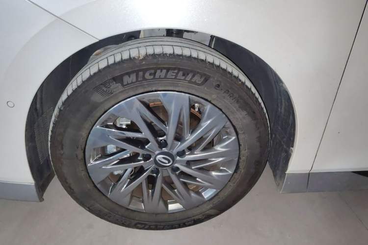 Used GAC Trumpchi Xiangwang M8 2025 Kunkun Series Ultra First-Class Cabin Left Front Wheel Hub