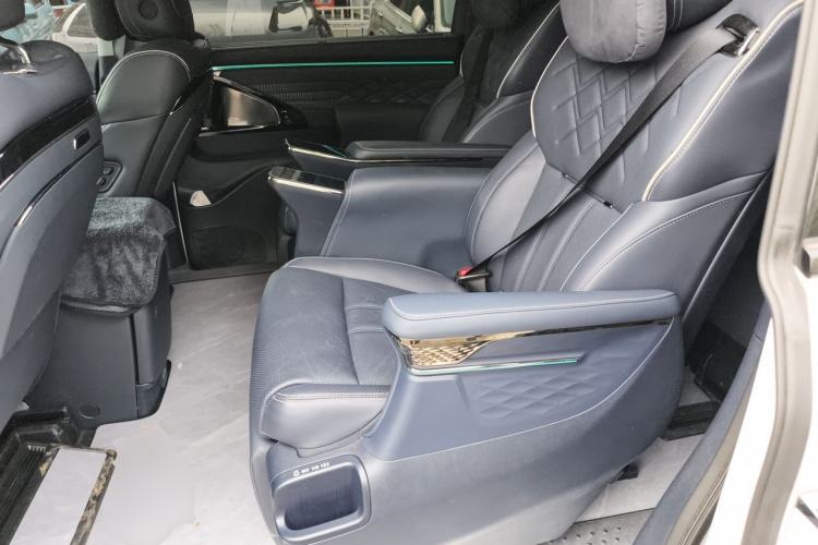 Used GAC Trumpchi Xiangwang M8 2025 Model HarmonyOS Cockpit Edition Left Rear Seat