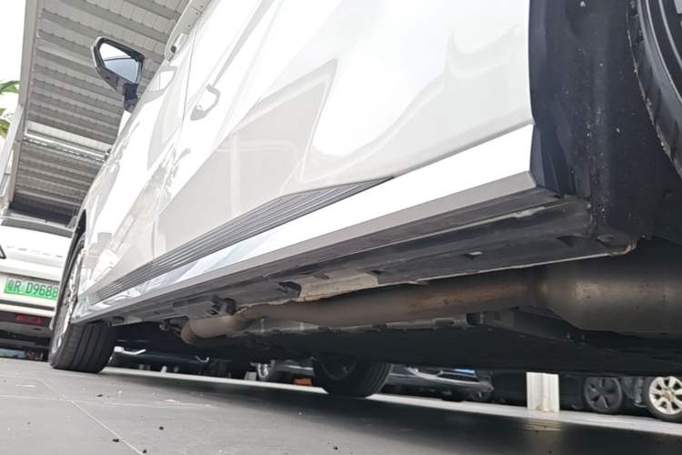 Used GAC Trumpchi Xiangwang M8 2025 Kunkun Series Ultra First-Class Cabin Left Side Sill