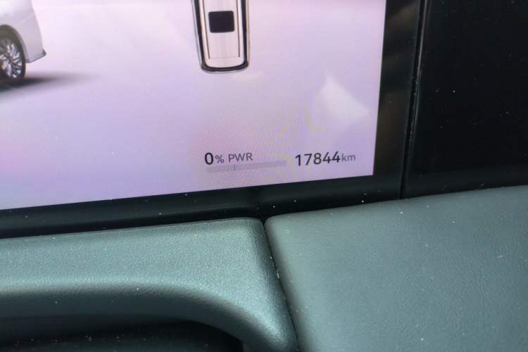 Used GAC Trumpchi Xiangwang M8 2025 Kunkun Series Ultra First-Class Cabin Odometer Close Up
