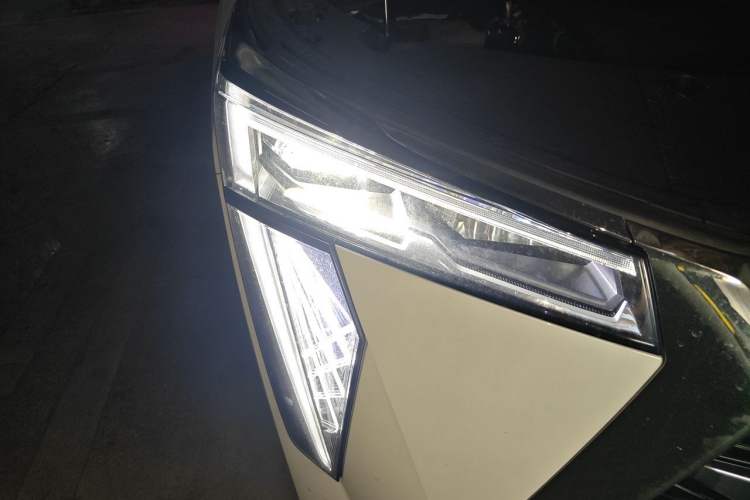 Used GAC Trumpchi Xiangwang M8 2025 Kunkun Series Max Luxury Cabin Right Front Headlight