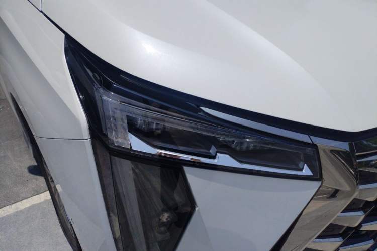 Used GAC Trumpchi Xiangwang M8 2025 Kunkun Series Ultra First-Class Cabin Right Front Headlight