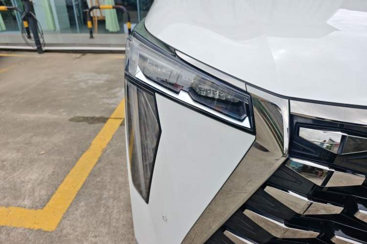 Used GAC Trumpchi Xiangwang M8 2025 Kunkun Series Ultra First-Class Cabin Right Front Headlight