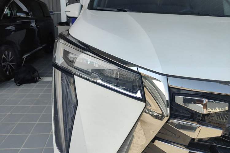 Used GAC Trumpchi Xiangwang M8 2025 Kunkun Series Ultra First-Class Cabin Right Front Headlight