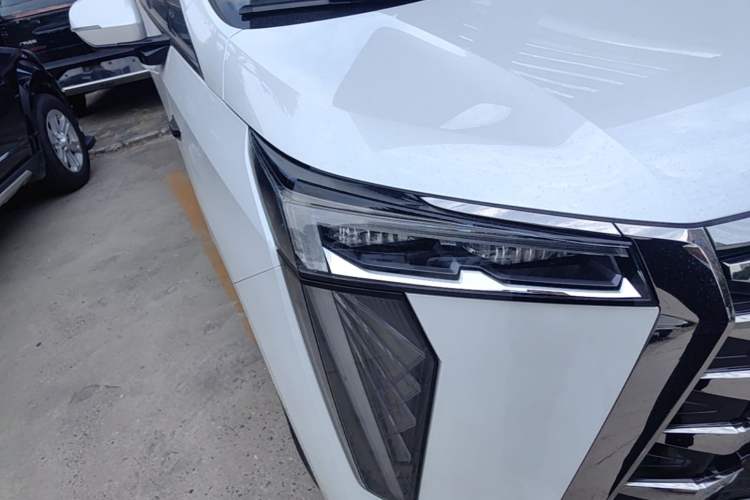 Used GAC Trumpchi Xiangwang M8 2025 Qiankun Series Pro Comfort Cabin Right Front Headlight
