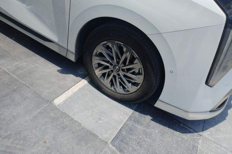 Used GAC Trumpchi Xiangwang M8 2025 Kunkun Series Ultra First-Class Cabin Right Front Wheel Hub