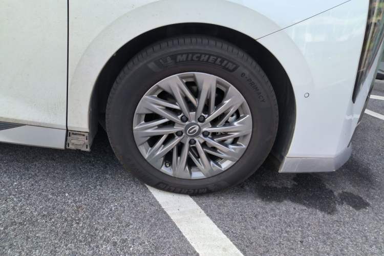 Used GAC Trumpchi Xiangwang M8 2025 Kunkun Series Ultra First-Class Cabin Right Front Wheel Hub