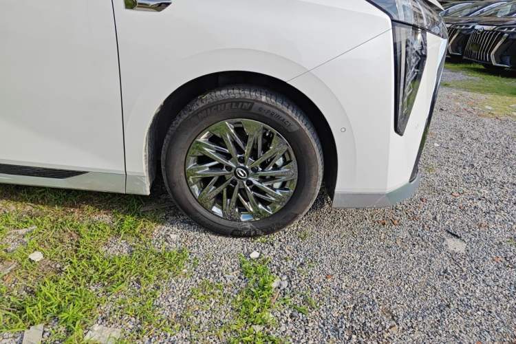 Used GAC Trumpchi Xiangwang M8 2025 Kunkun Series Ultra First-Class Cabin Right Front Wheel Hub