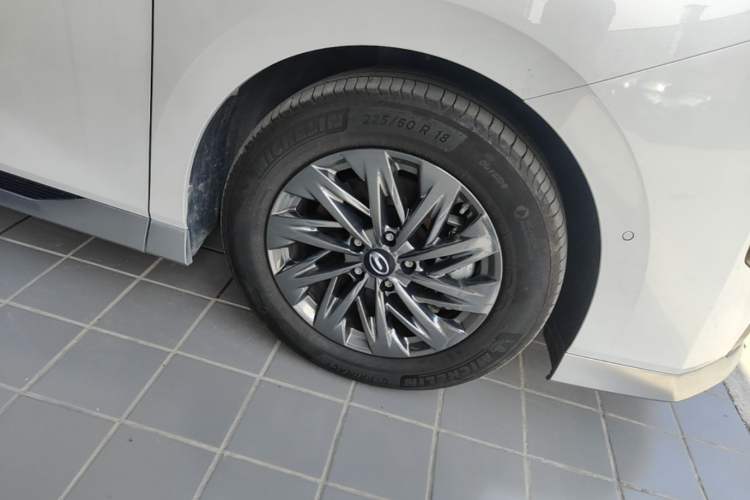 Used GAC Trumpchi Xiangwang M8 2025 Kunkun Series Ultra First-Class Cabin Right Front Wheel Hub