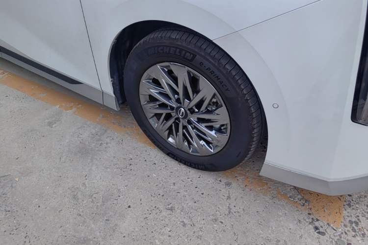Used GAC Trumpchi Xiangwang M8 2025 Qiankun Series Pro Comfort Cabin Right Front Wheel Hub