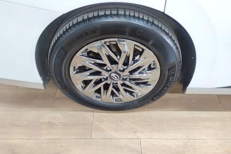 Used GAC Trumpchi Xiangwang M8 2025 Kunkun Series Ultra First-Class Cabin Right Rear Wheel Hub
