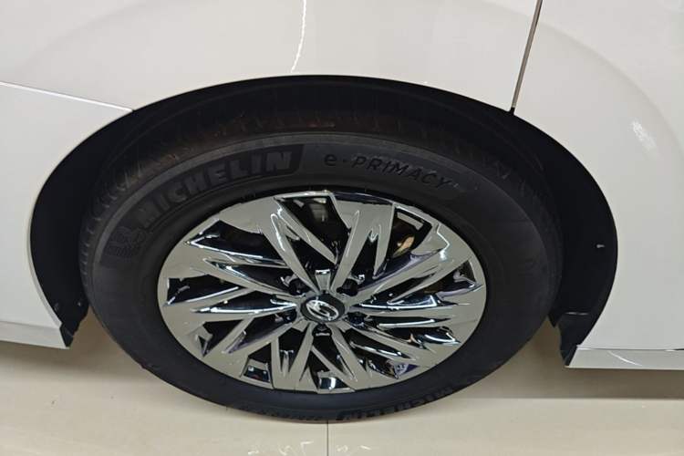 Used GAC Trumpchi Xiangwang M8 2025 Kunkun Series Ultra First-Class Cabin Right Rear Wheel Hub