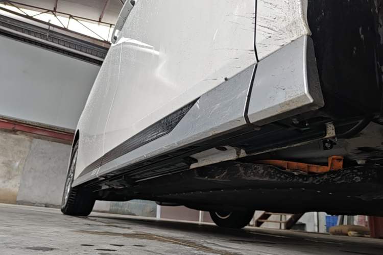 Used GAC Trumpchi Xiangwang M8 2025 Kunkun Series Ultra First-Class Cabin Right Side Sill