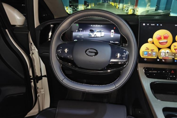 Used GAC Trumpchi Xiangwang M8 2025 Kunkun Series Max Luxury Cabin Steering Wheel