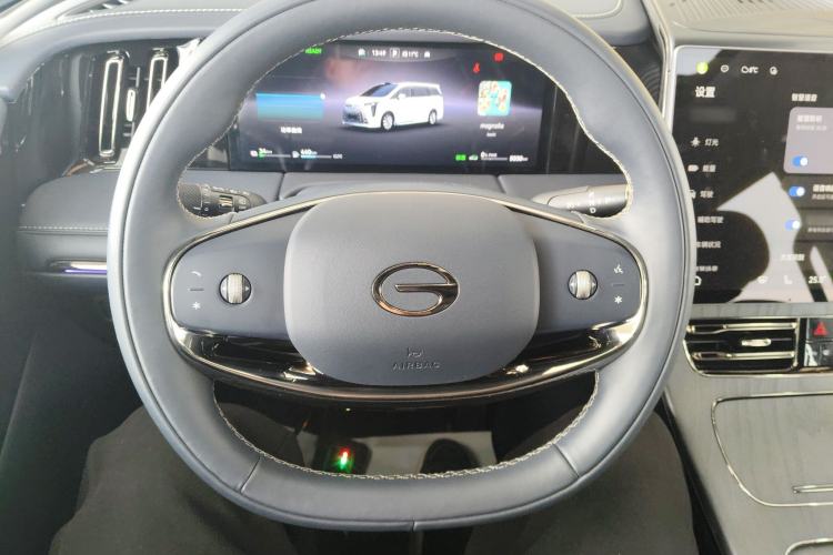 Used GAC Trumpchi Xiangwang M8 2025 Kunkun Series Ultra First-Class Cabin Steering Wheel