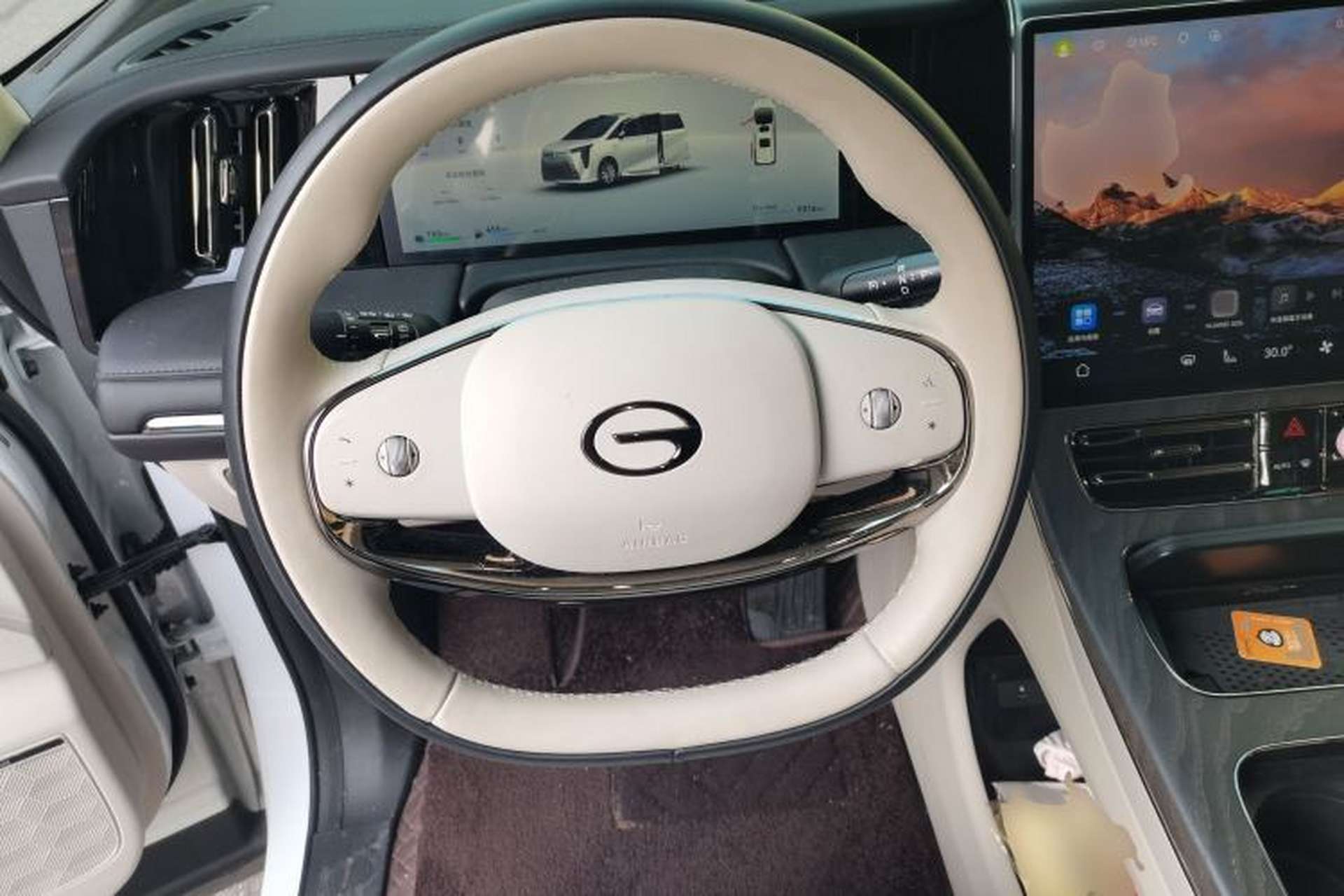 Used GAC Trumpchi Xiangwang M8 2025 Kunkun Series Max Luxury Cabin Steering Wheel