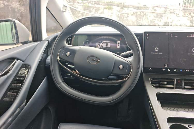 Used GAC Trumpchi Xiangwang M8 2025 Kunkun Series Ultra First-Class Cabin Steering Wheel