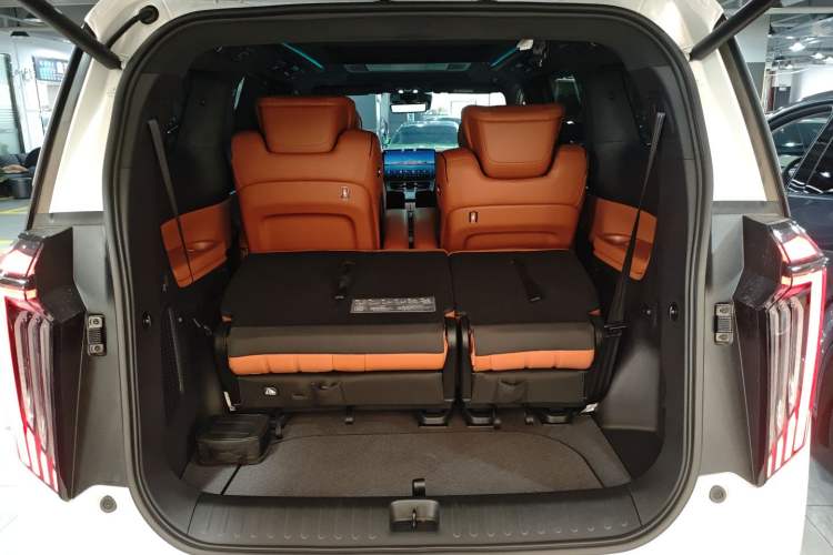 Used GAC Trumpchi Xiangwang M8 2025 Kunkun Series Ultra First-Class Cabin Trunk