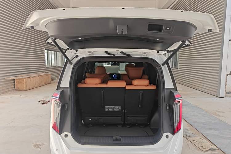 Used GAC Trumpchi Xiangwang M8 2025 Kunkun Series Ultra First-Class Cabin Trunk