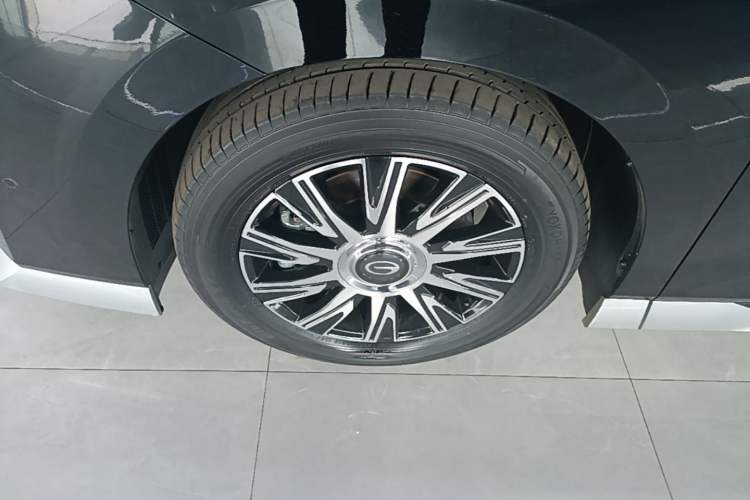 Used GAC Trumpchi Xiangwang M8 2026 Model Zongshi LiDAR Edition Left Front Wheel Hub