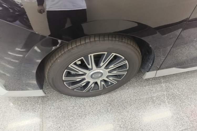 Used GAC Trumpchi Xiangwang M8 2026 Model Zongshi LiDAR Edition Left Front Wheel Hub