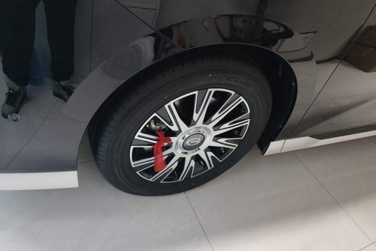 Used GAC Trumpchi Xiangwang M8 2026 Model Zongshi LiDAR Edition Left Front Wheel Hub