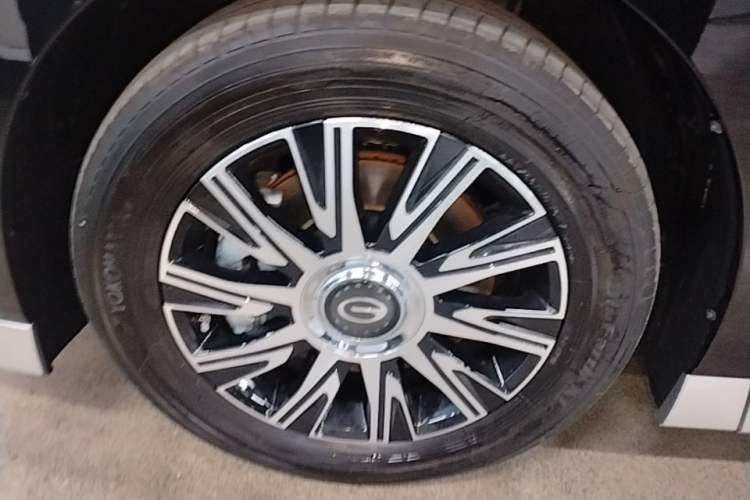Used GAC Trumpchi Xiangwang M8 2026 Model Zongshi LiDAR Edition Left Front Wheel Hub