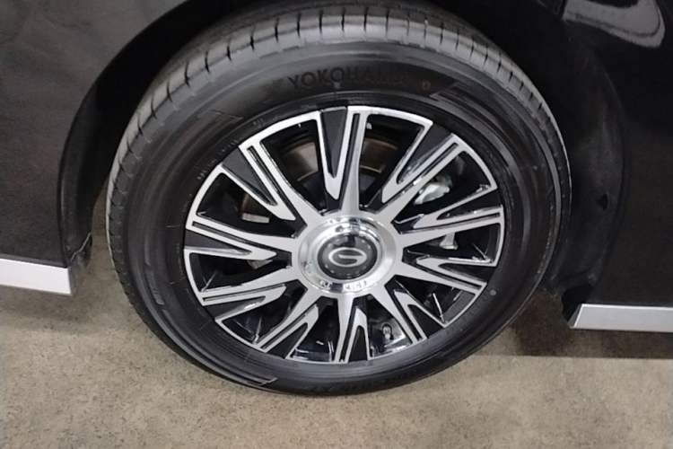 Used GAC Trumpchi Xiangwang M8 2026 Model Zongshi LiDAR Edition Right Rear Wheel Hub