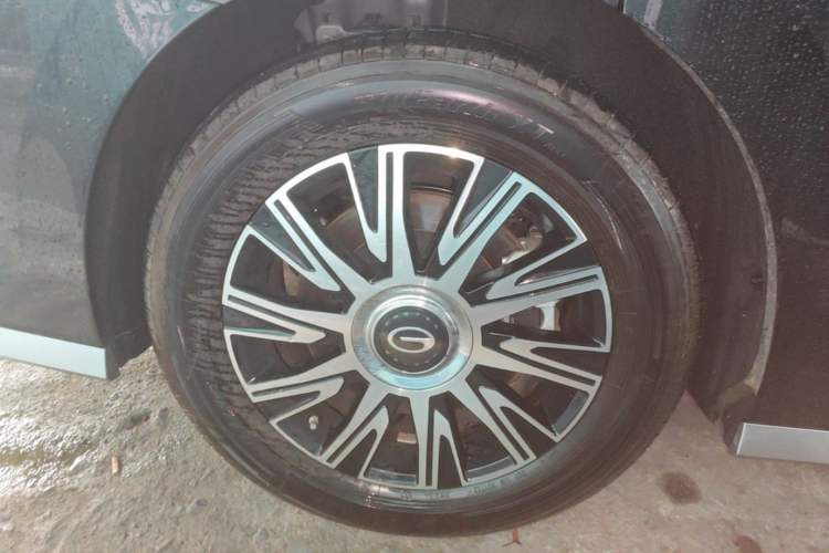 Used GAC Trumpchi Xiangwang M8 2026 Model Zongshi LiDAR Edition Right Rear Wheel Hub
