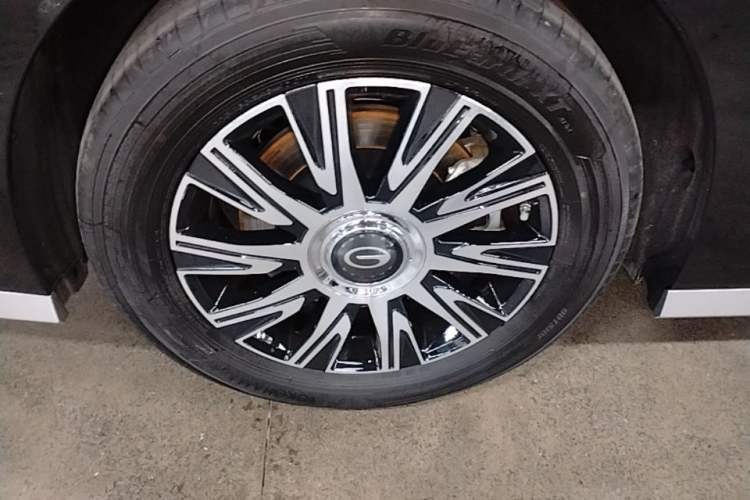 Used GAC Trumpchi Xiangwang M8 2026 Model Zongshi LiDAR Edition Right Rear Wheel Hub