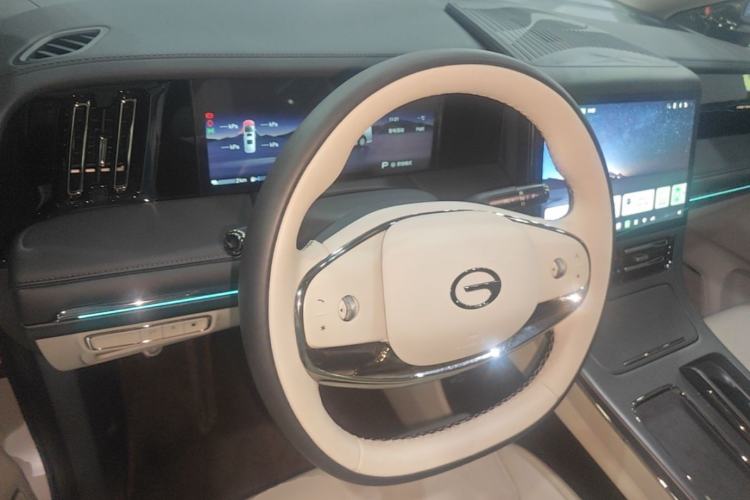 Used GAC Trumpchi Xiangwang M8 2026 Model Zongshi LiDAR Edition Center Console