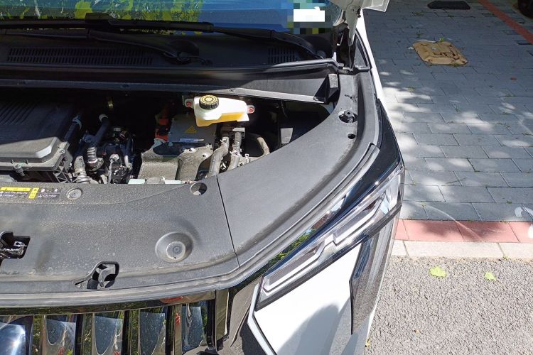 Used GAC Trumpchi Xiangwang M8 2026 Model Zongshi Deluxe Edition Engine Bay Left