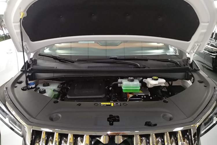 Used GAC Trumpchi Xiangwang M8 2026 Model Zongshi LiDAR Edition Engine Bay